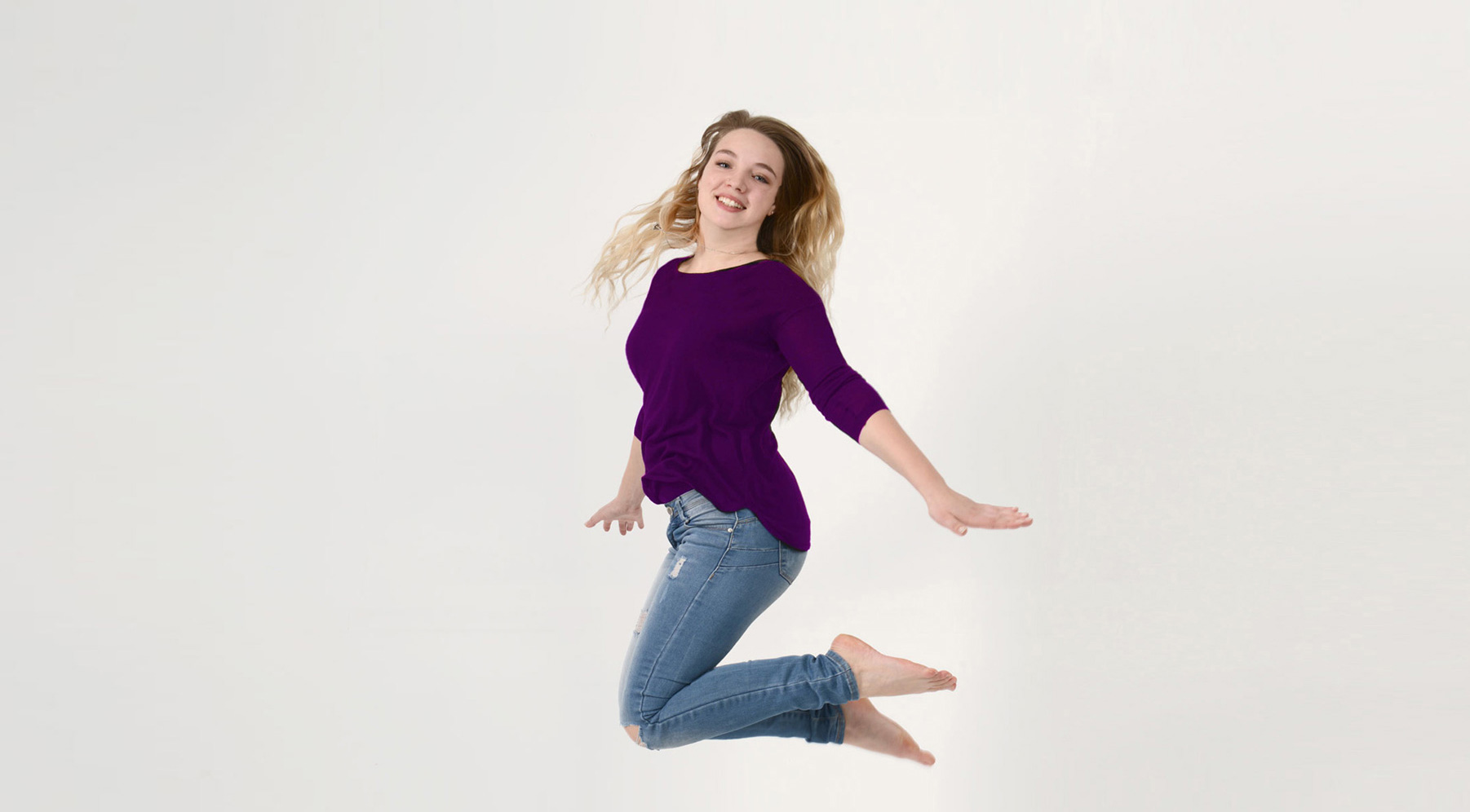 Foto einer springenden Frau